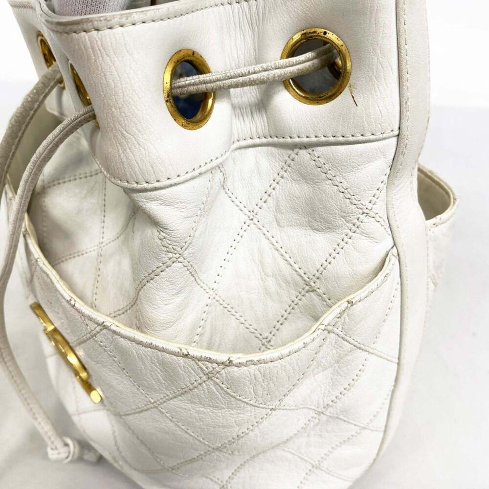 CHANEL White Leather Shoulder Bag - Picture 13 of 15